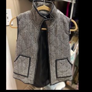 Black and white vest small